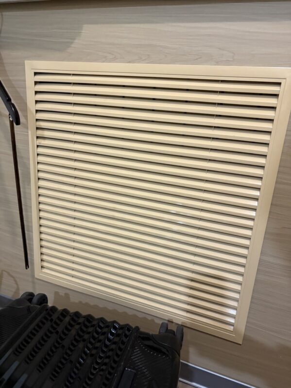 ホテルの部屋にある空調の様子