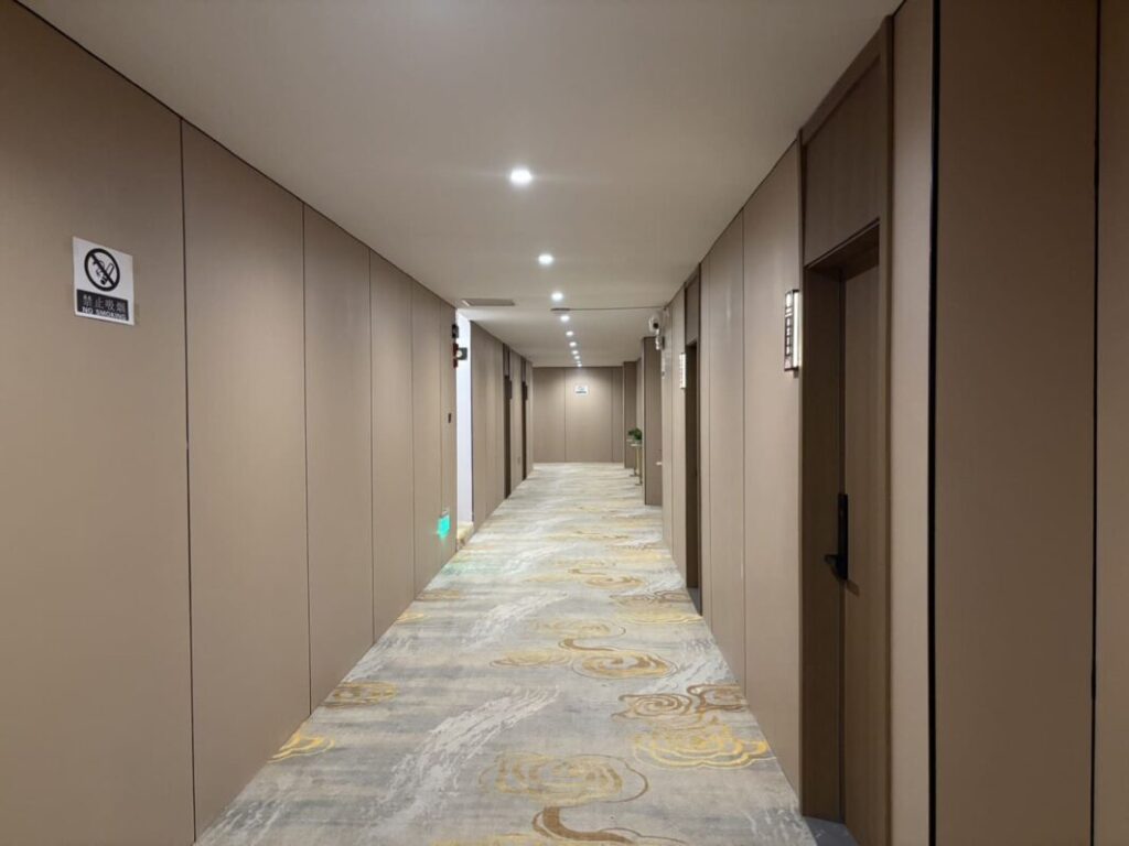 ホテルの廊下の写真