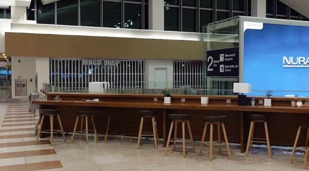 チンギス・ハーン空港内で充電できるスペース