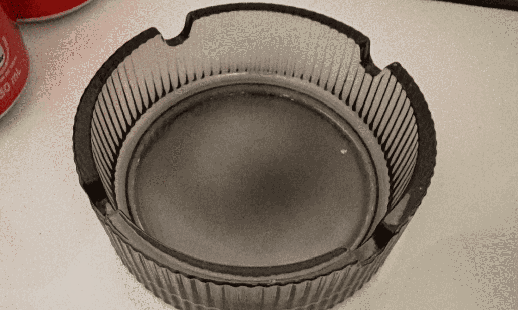 ホテルの部屋にあった灰皿