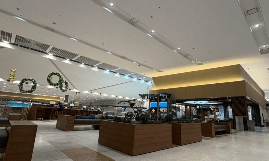チンギス・ハーン空港の内装